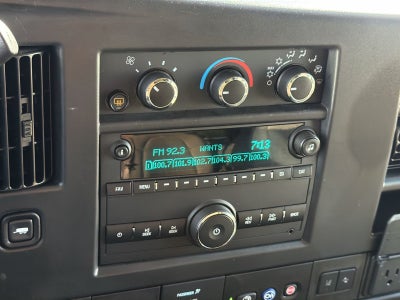 2025 Chevrolet Express Passenger 1LT