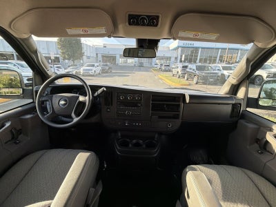 2025 Chevrolet Express Passenger 1LT