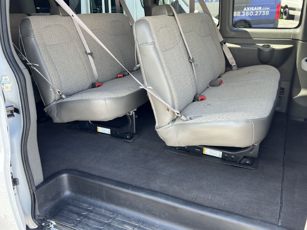 2025 Chevrolet Express Passenger 1LT