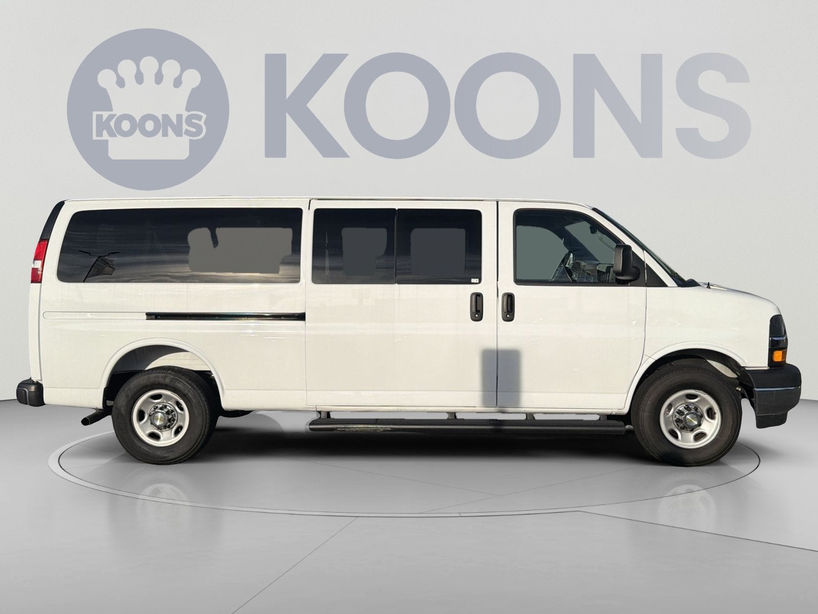 2025 Chevrolet Express Passenger 1LT