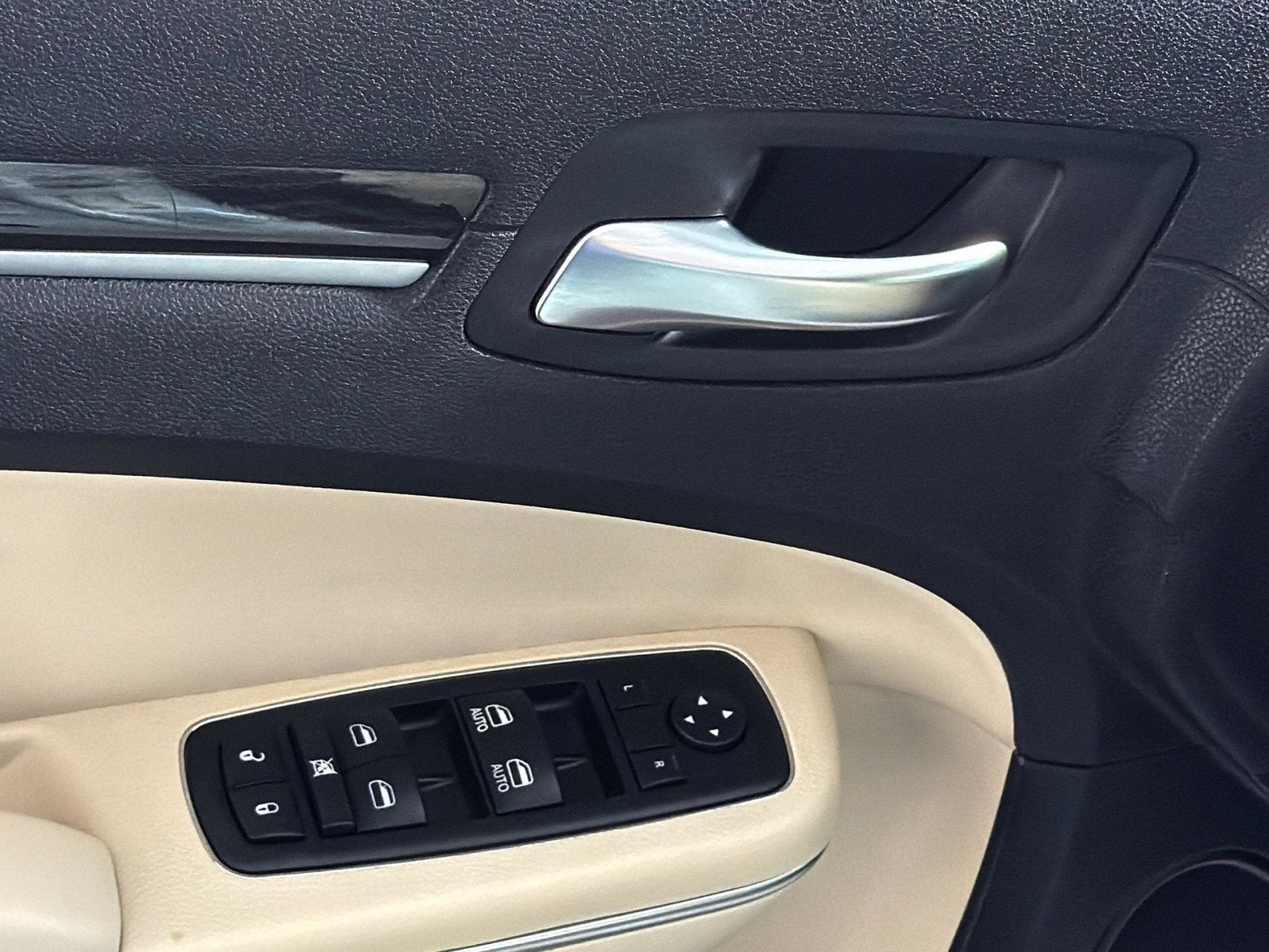 2015 Chrysler 300 Limited
