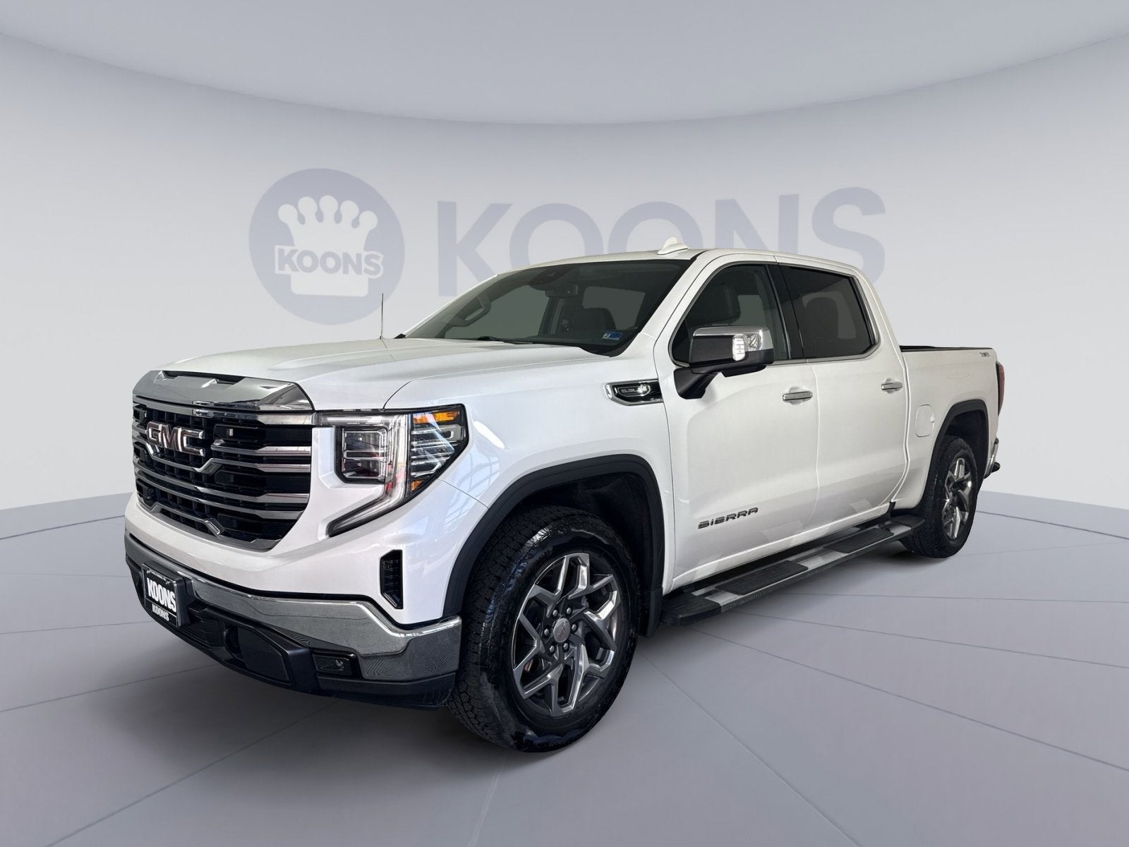 2023 GMC Sierra 4WD Crew Cab Short Box SLT's photo