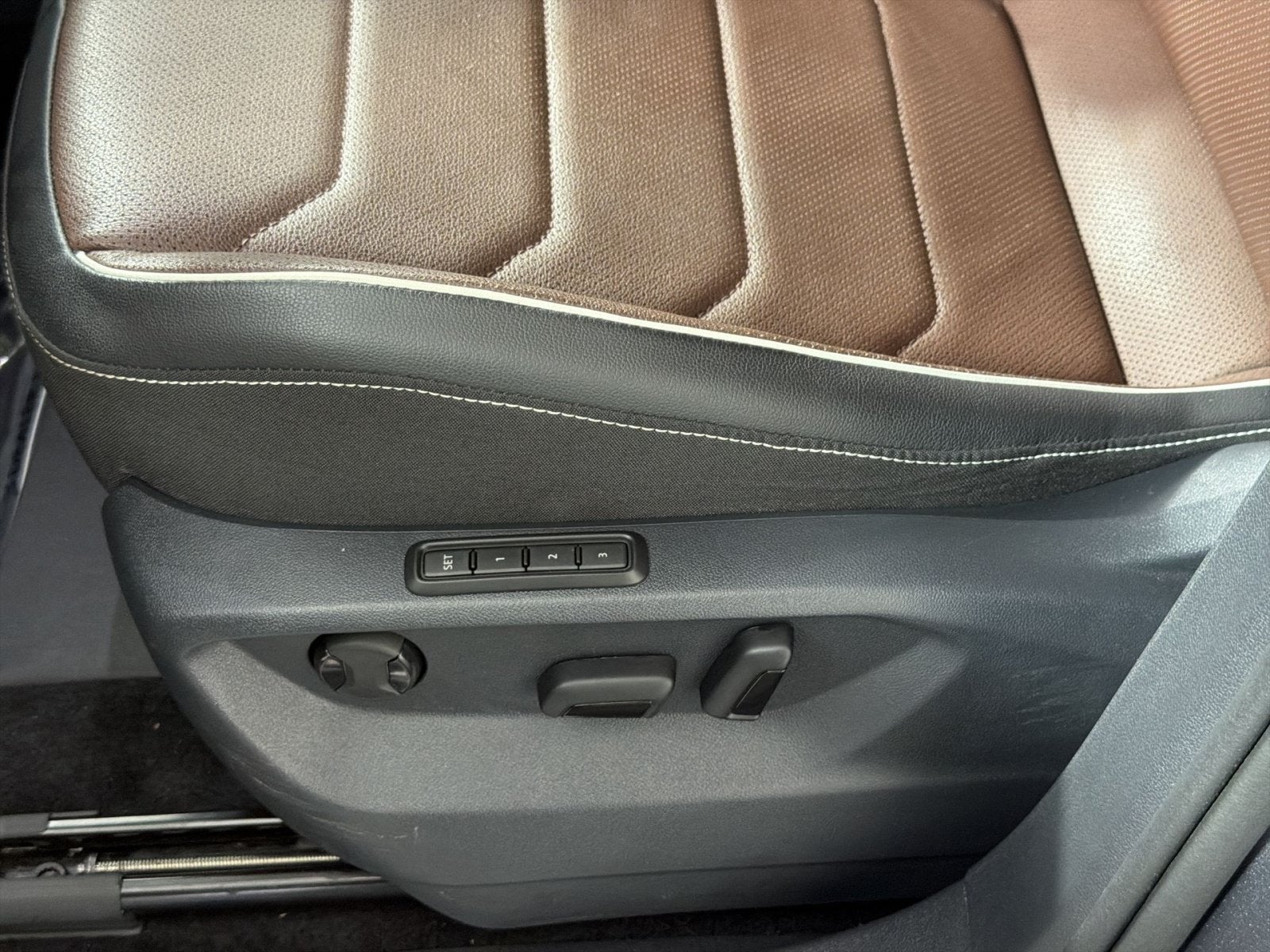 2024 Volkswagen Tiguan SEL R-Line