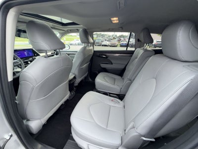 2024 Toyota Highlander LE