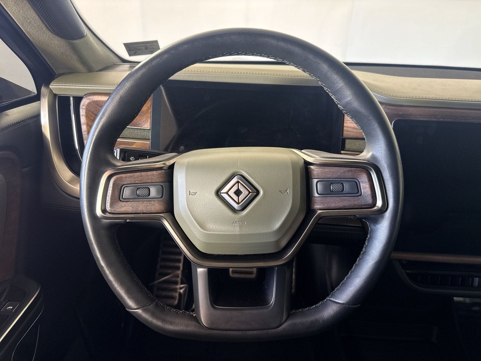 2022 RIVIAN R1T Adventure Package