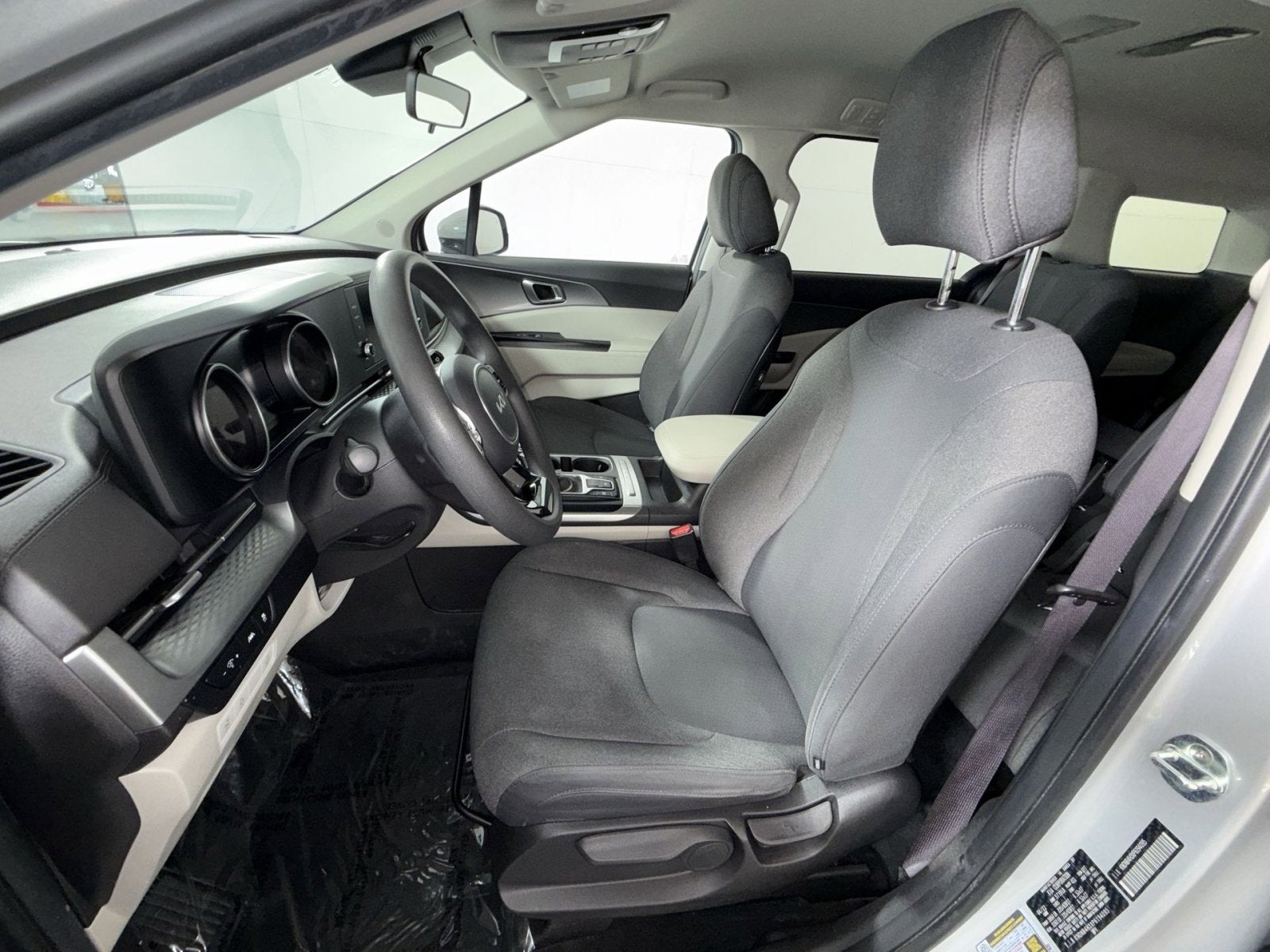 2023 Kia Carnival LX