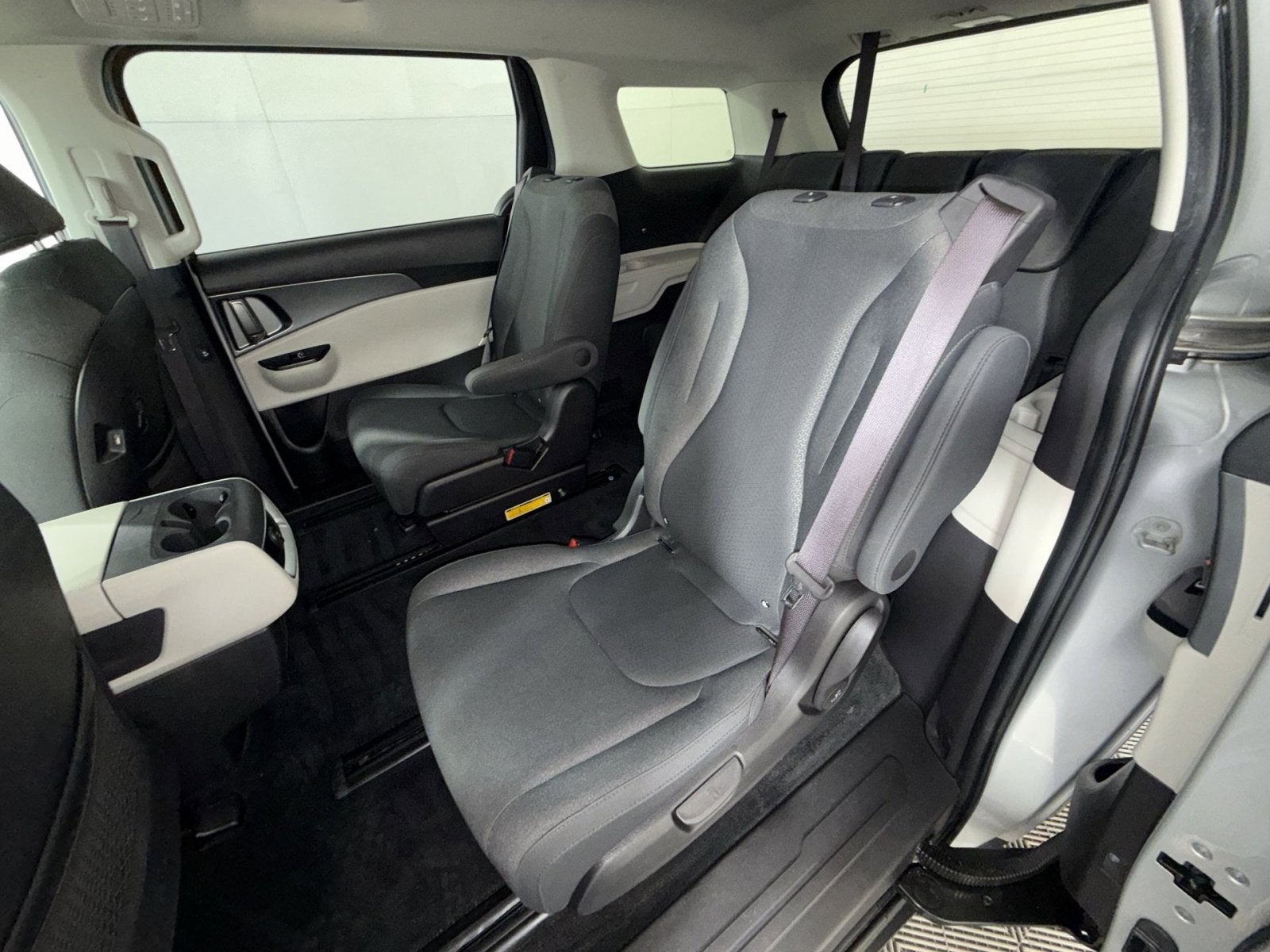 2023 Kia Carnival LX