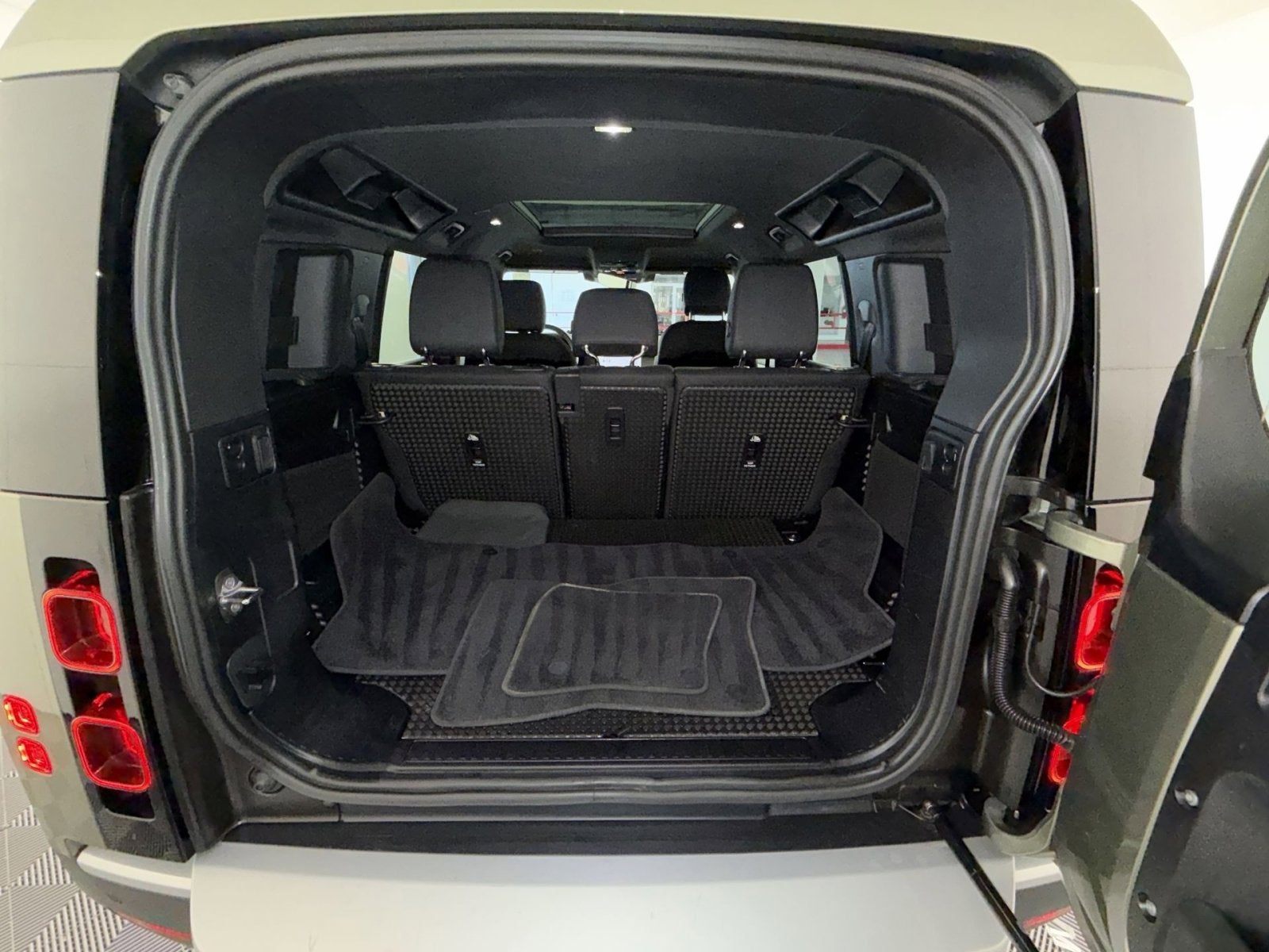 2025 Land Rover Defender S