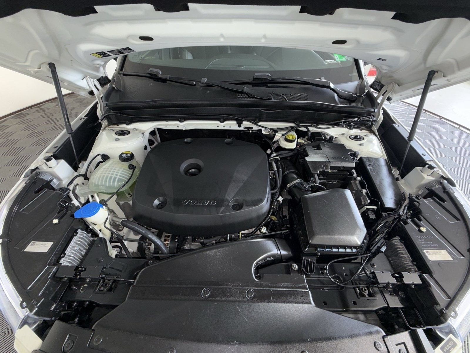 2020 Volvo XC40 R-Design