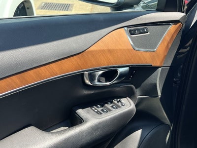 2022 Volvo XC90 Momentum