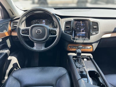 2022 Volvo XC90 Momentum