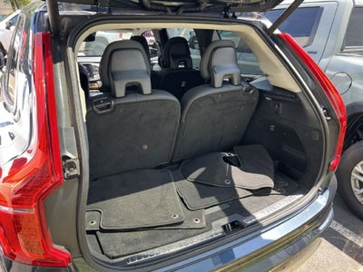 2022 Volvo XC90 Momentum