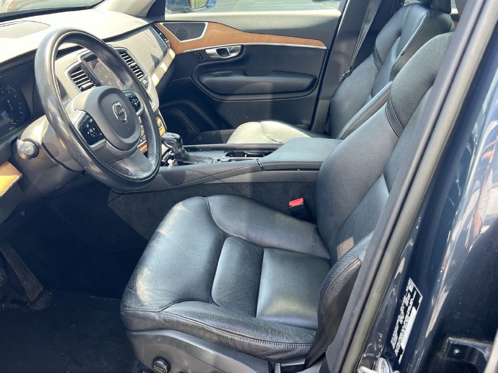 2022 Volvo XC90 Momentum